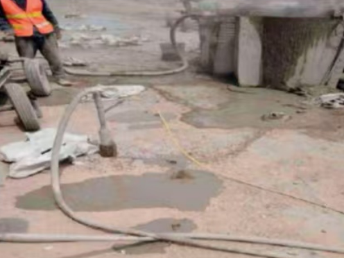 莎车水泥混凝土路面板底注浆技术 路面脱空注浆整治方案